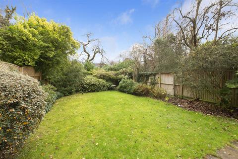 3 bedroom apartment for sale, Bracknell Gardens, Hampstead, London
