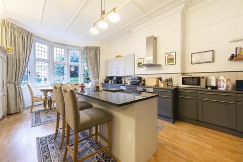 3 bedroom apartment for sale, Bracknell Gardens, Hampstead, London