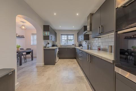 5 bedroom detached house for sale, Barkby Rd, Syston, Leicestershire. LE7 2AH