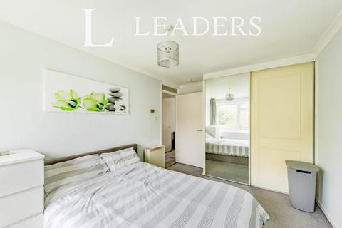 2 bedroom flat to rent, Howard Court, Doods Park Road, Reigate, RH2