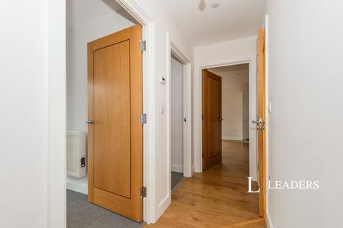 2 bedroom flat to rent, Marketfield Way, Redhill, Surrey, RH1