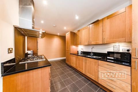 2 bedroom flat to rent, Holwood Estate Westerham Road BR2