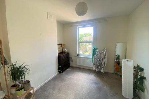 3 bedroom flat to rent, Montem Road, Forest Hill, London, SE23