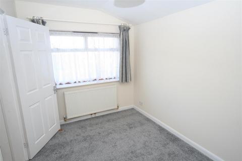 4 bedroom end of terrace house to rent, Birkbeck Avenue, Greenford