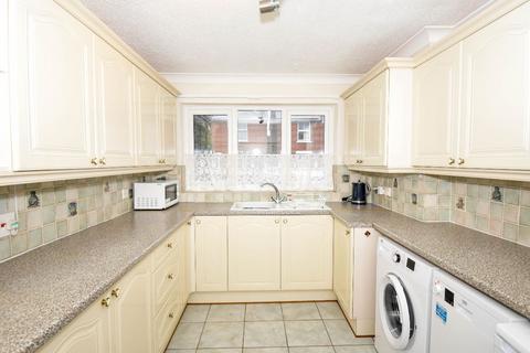 3 bedroom terraced house to rent, Salisbury SP2