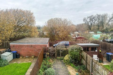 3 bedroom terraced house to rent, Salisbury SP2