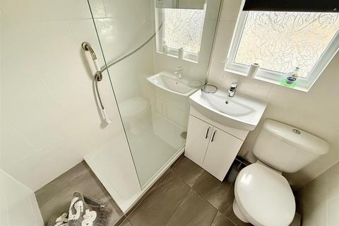 2 bedroom chalet for sale, Newport Road, Hemsby