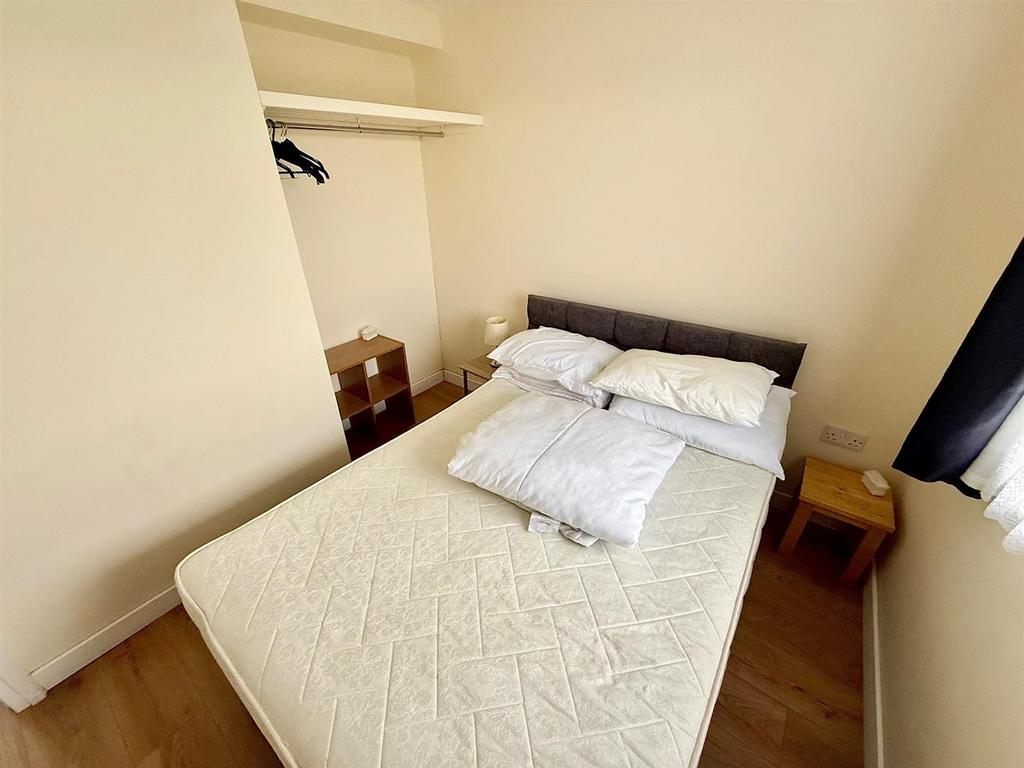 Bedroom 1 (2)
