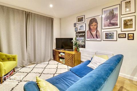 2 bedroom terraced house for sale, William Booth Road, London