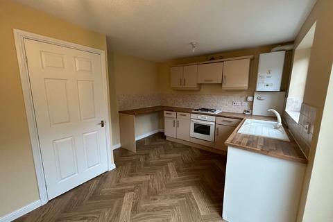 3 bedroom semi-detached house to rent, Raikes Avenue, Bradford, West Yorkshire, BD4