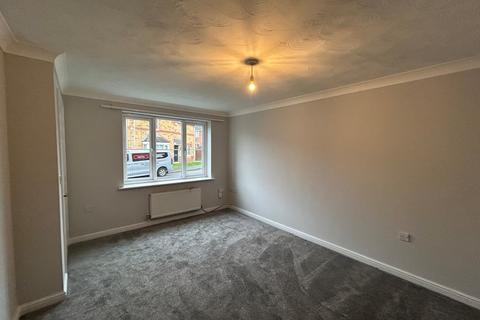 3 bedroom semi-detached house to rent, Raikes Avenue, Bradford, West Yorkshire, BD4