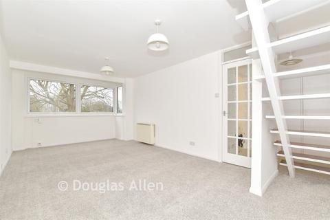 2 bedroom flat for sale, Queenswood Gardens, Wanstead