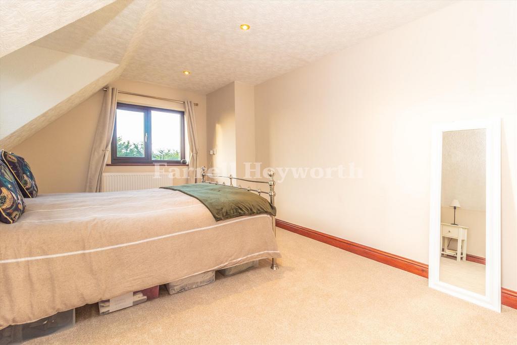 Bedroom 1 image 2