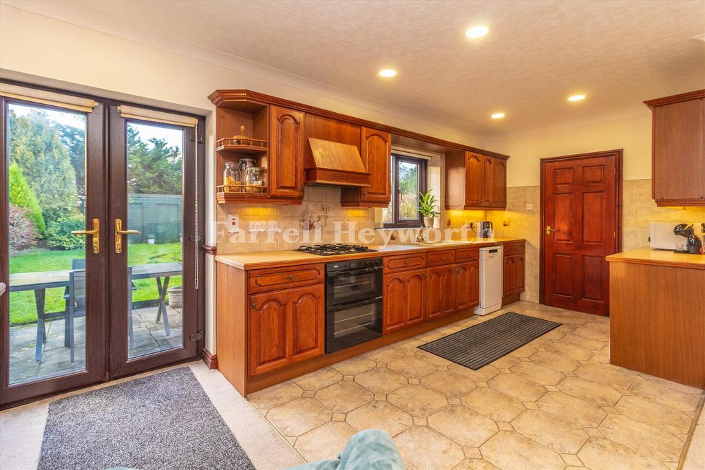 Kitchen image 3