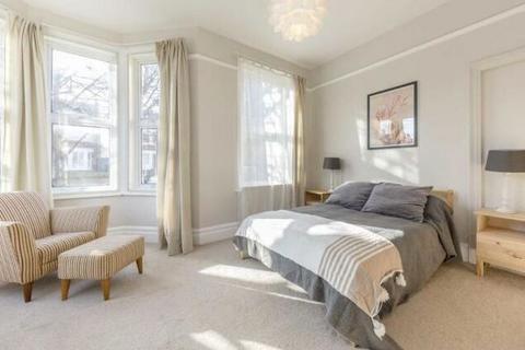 2 bedroom flat to rent, Creffield Road, London
