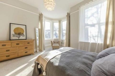 2 bedroom flat to rent, Creffield Road, London