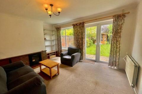 3 bedroom house share to rent, Derwent Close