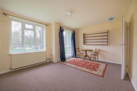 3 bedroom flat to rent, Whitnell Way, London