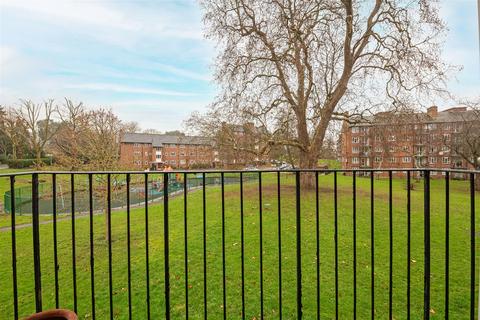 3 bedroom flat to rent, Whitnell Way, London