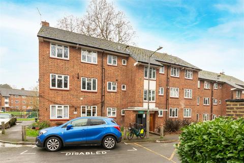 3 bedroom flat to rent, Whitnell Way, London