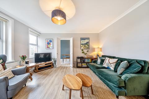 2 bedroom flat to rent, Beulah Hill London SE19