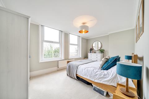 2 bedroom flat to rent, Beulah Hill London SE19