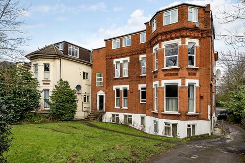 2 bedroom flat to rent, Beulah Hill London SE19