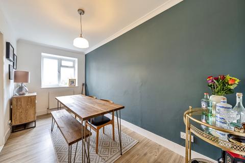2 bedroom flat to rent, Beulah Hill London SE19