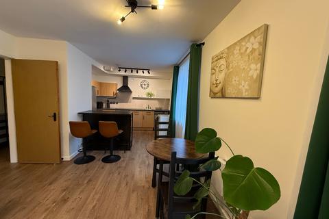 2 bedroom flat to rent, Every Street, Manchester M4