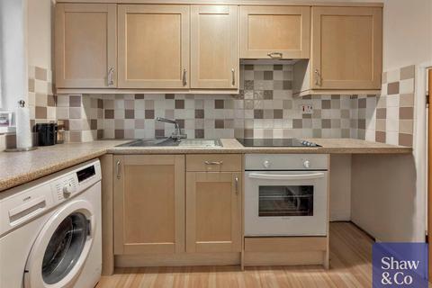 undefined, Weavers Close, Isleworth TW7