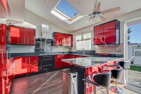 4 bedroom semi-detached house for sale - Gladstone Park Gardens, London, NW2