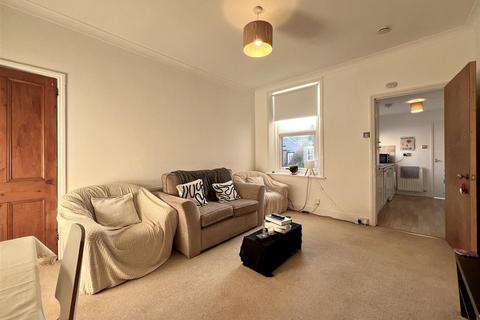 3 bedroom flat to rent, Mowbray Street, Heaton
