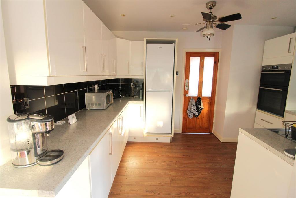 Kitchen 1.JPG