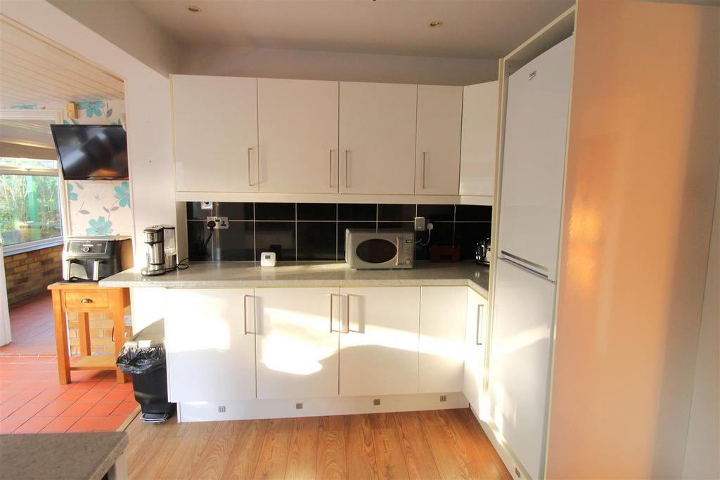 Kitchen 2.JPG