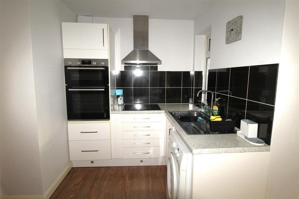 Kitchen 3.JPG