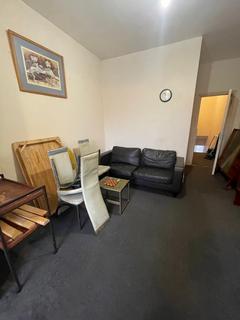 4 bedroom flat to rent, High Road, Ilford IG1