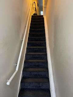 4 bedroom flat to rent, High Road, Ilford IG1