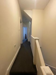 4 bedroom flat to rent, High Road, Ilford IG1