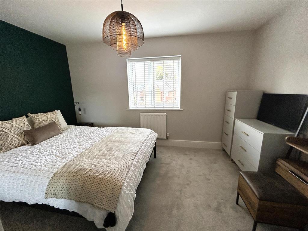 Bed1.JPG