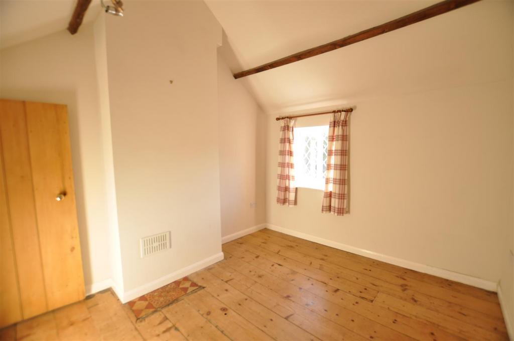 131 Court Road - bedroom.jpg