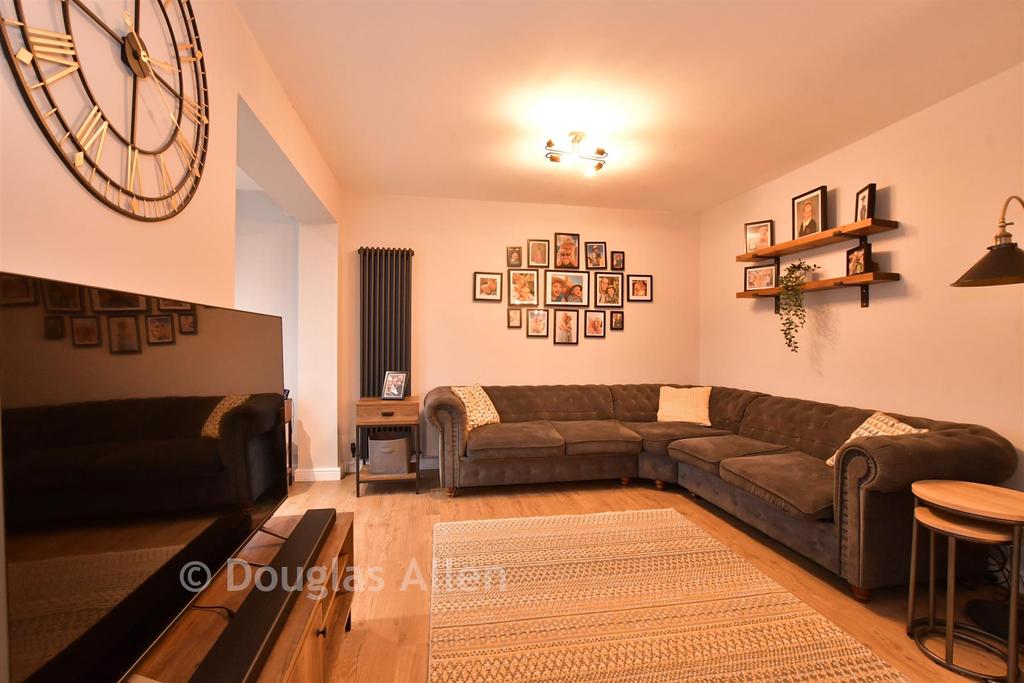 Lounge/Dining Area