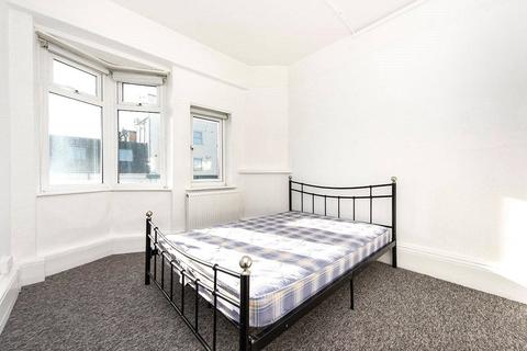 2 bedroom flat for sale, High Street, Twickenham TW2