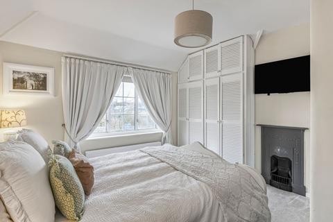 3 bedroom end of terrace house for sale, Lidiard Road, London, SW18