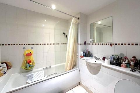 2 bedroom apartment to rent, Park Road, London, EN4