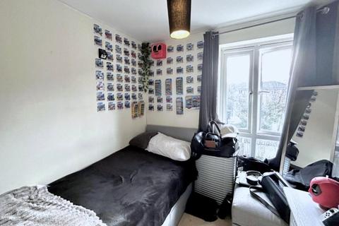 2 bedroom apartment to rent, Park Road, London, EN4