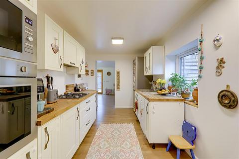 3 bedroom end of terrace house for sale, Loder Gardens, Broadwater, West Sussex, BN14 7AZ