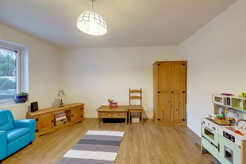 3 bedroom end of terrace house for sale, Loder Gardens, Broadwater, West Sussex, BN14 7AZ
