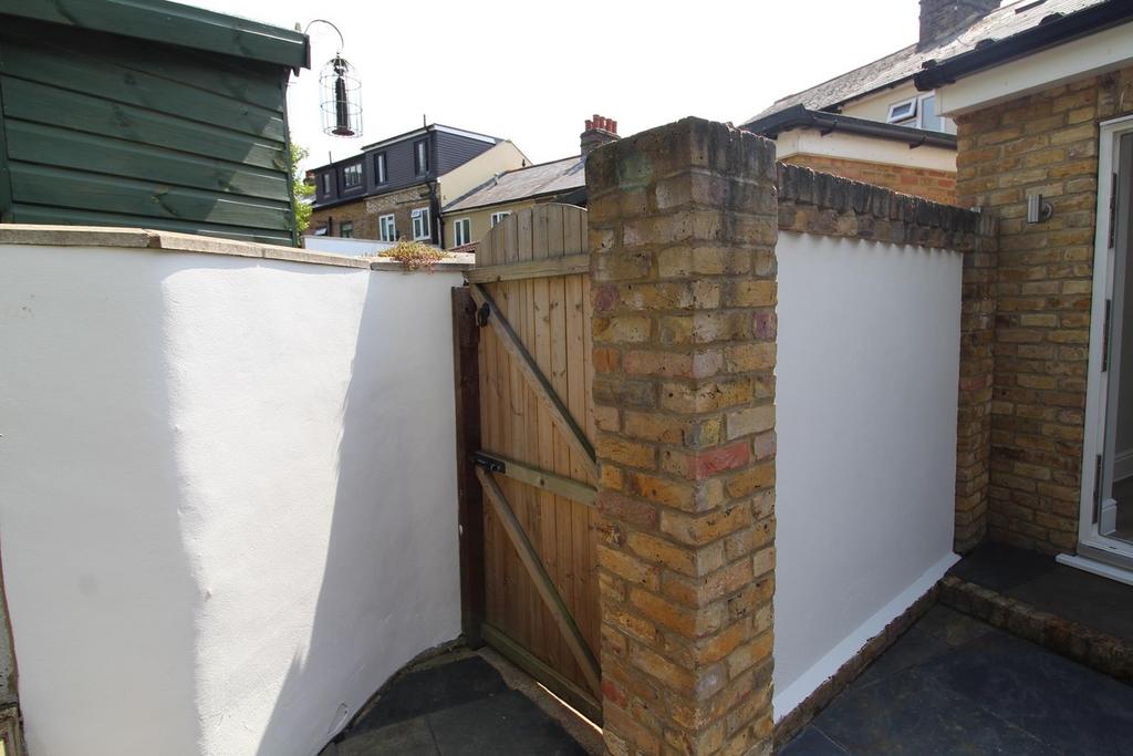 Side Gate