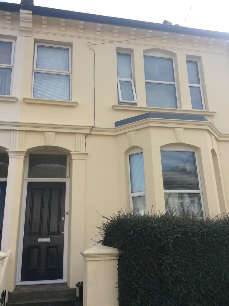 Well-maintained terraced property with traditio...