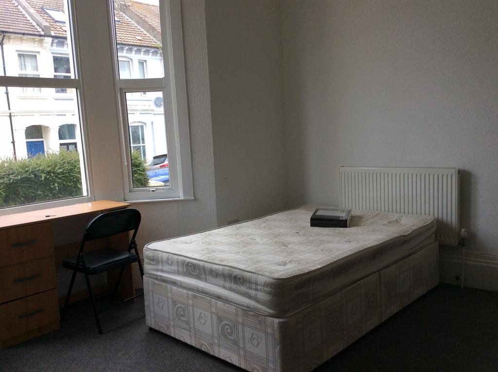 Bright, simply furnished double bedroom with a ...